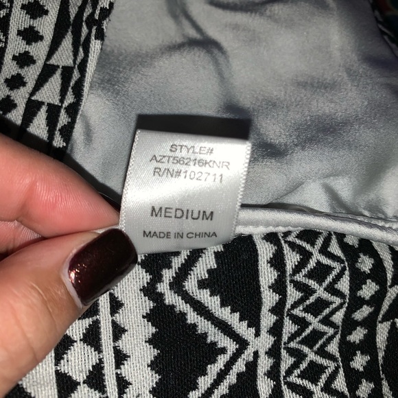 Harlowe & Graham Boho Aztec Pattern Zip Up Jacket - Picture 5 of 6